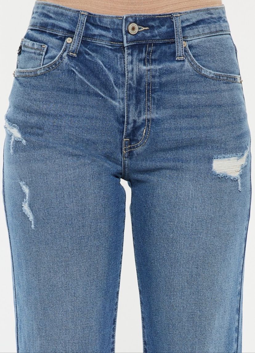 JEANS DE TIRO ALTO Y PIERNA ANCHA  BOTA  DESHEBRADO